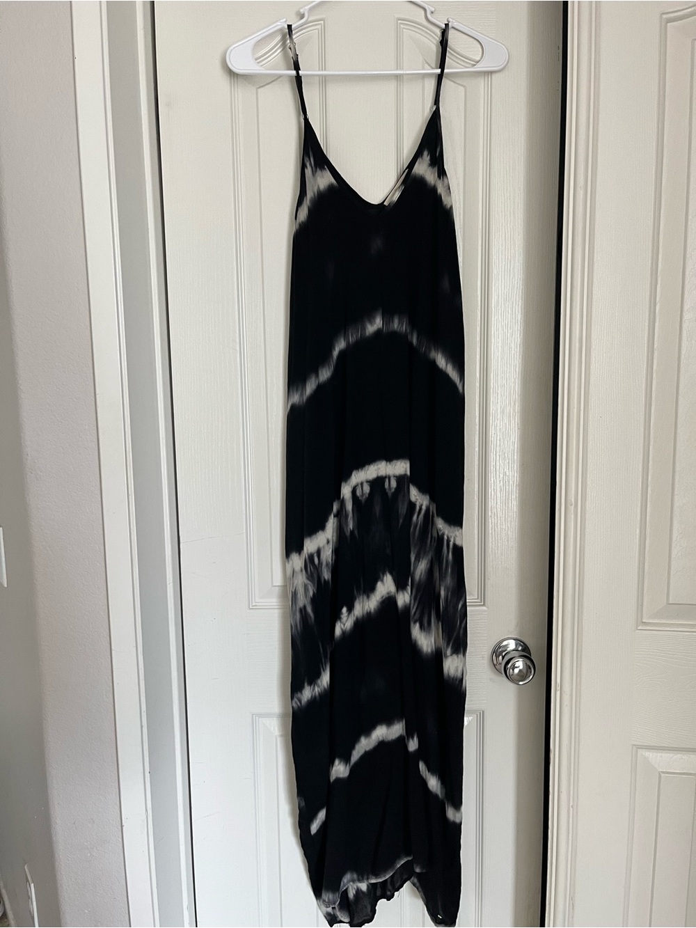 lovestitch Black and White Tie-Dye Maxi Dress with Pockets